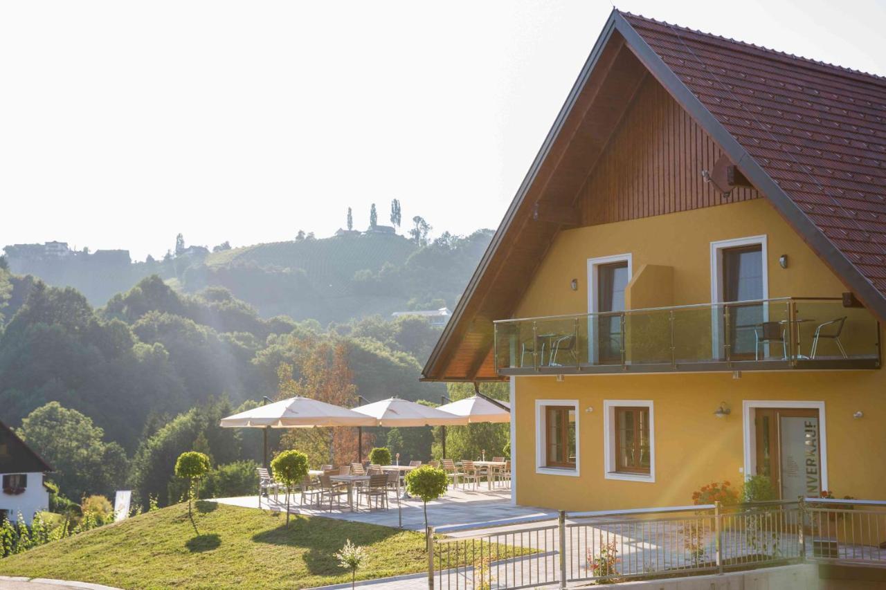 Weingut-Gaestezimmer Uhl Ratsch an der Weinstrasse Exterior photo