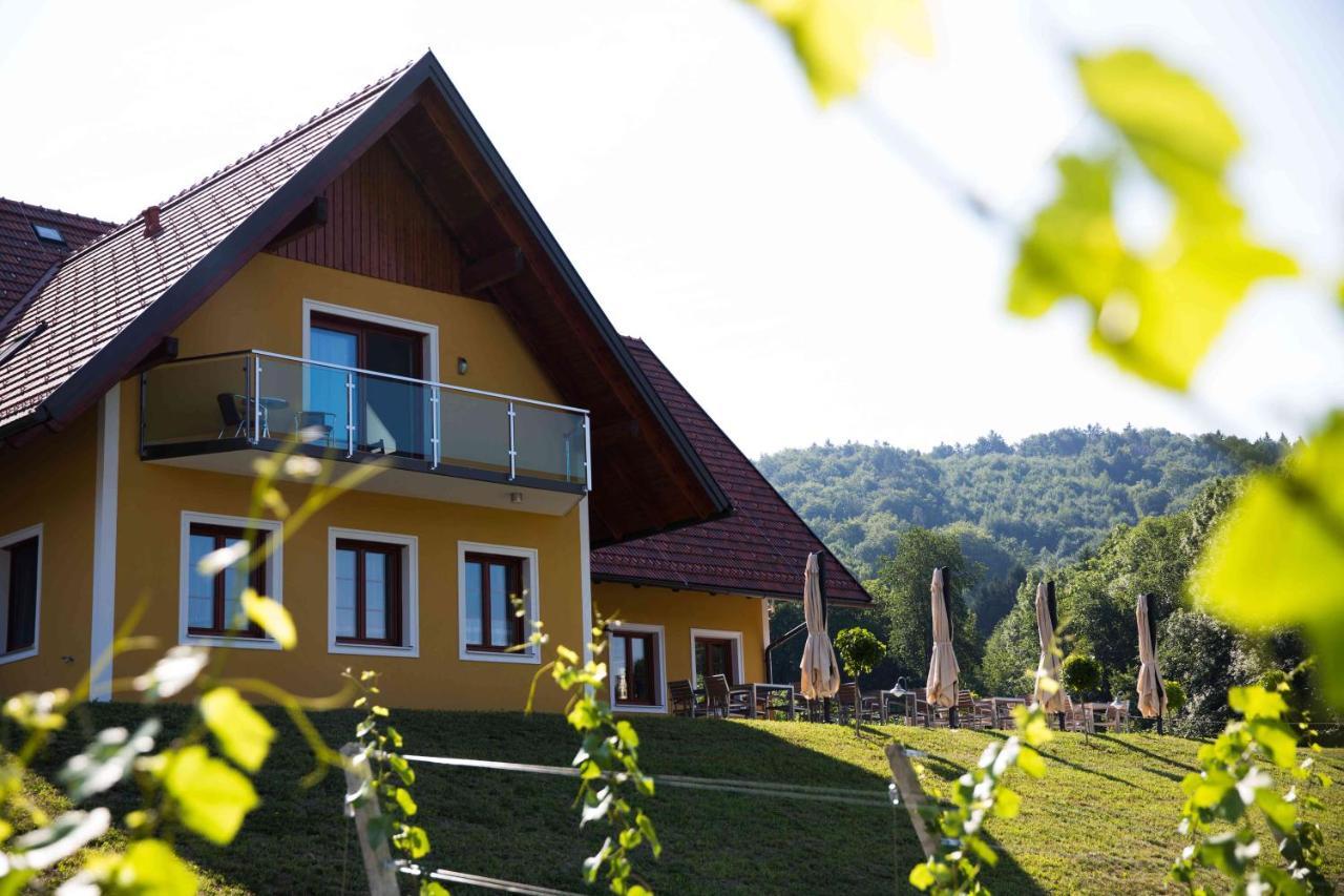 Weingut-Gaestezimmer Uhl Ratsch an der Weinstrasse Exterior photo