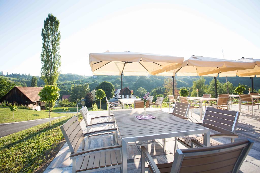 Weingut-Gaestezimmer Uhl Ratsch an der Weinstrasse Exterior photo